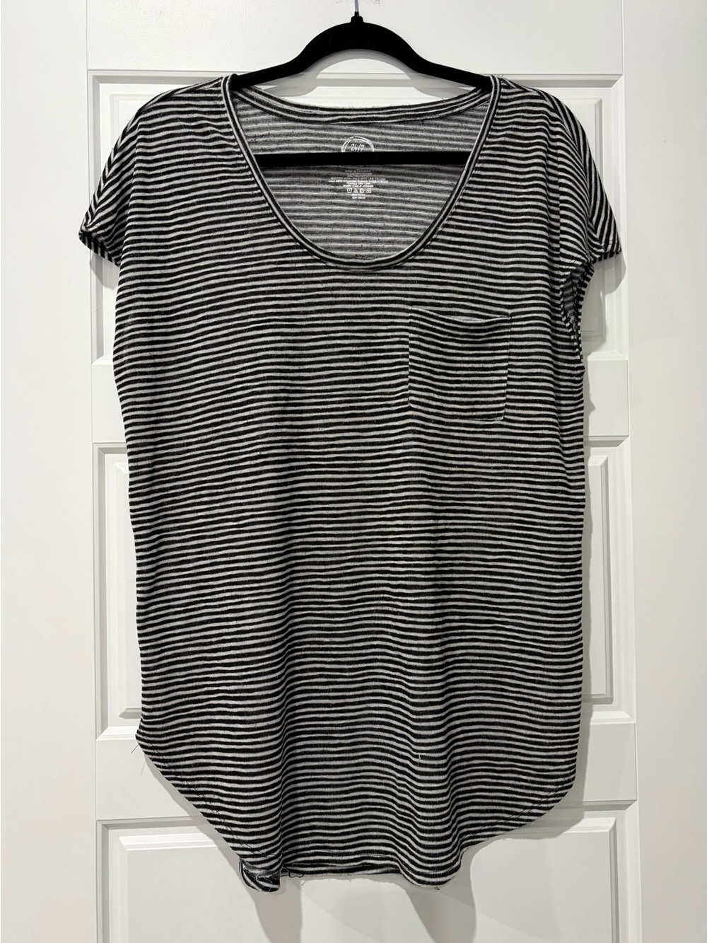 Striped Scoop Neck Pocket Tee - Black & White